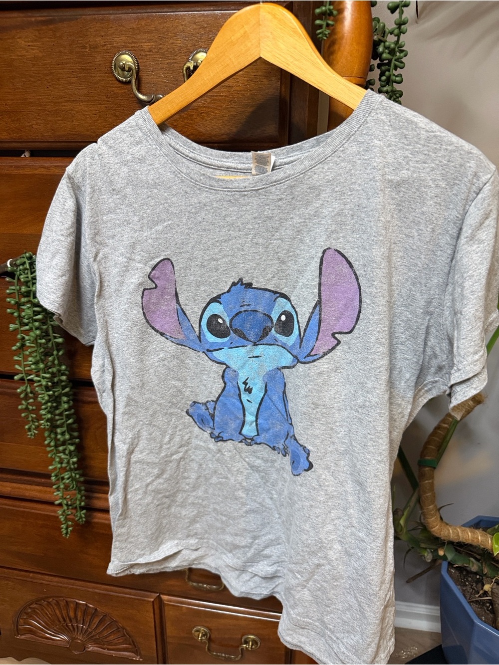 Womens/ Unisex Disney Intentionally Distressed Stitch Character Graphic Tee- 2X